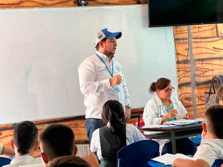 La eaav continúa realizando capacitaciones sobre el uso eficiente del agua en colegios de la ciudad