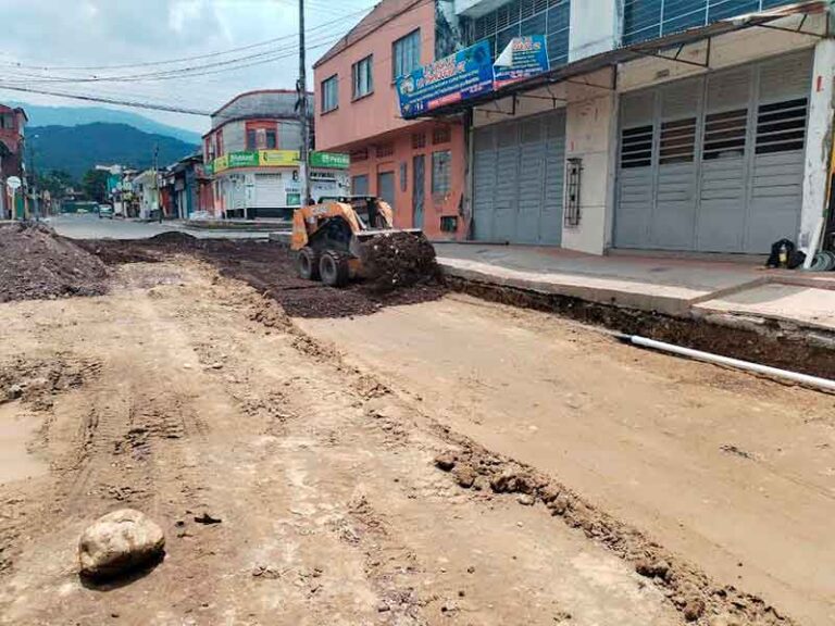 Iniciaron labores de reconstrucción en importante vía del barrio san isidro