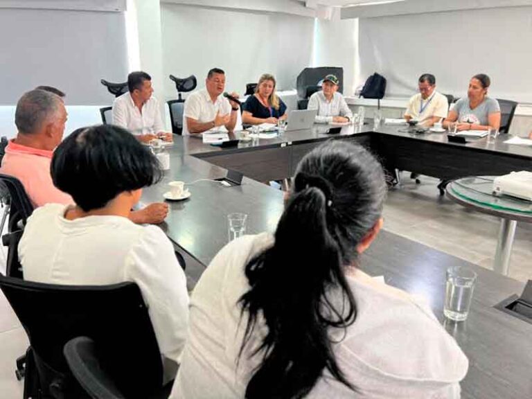 Inicia estudio para la legalización y titulación de predios en la comuna 4