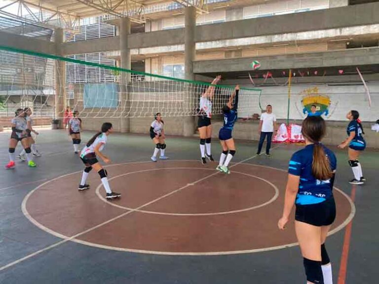 Juegos Intercolegiados: 52 equipos compiten en la fase clasificatoria de voleibol
