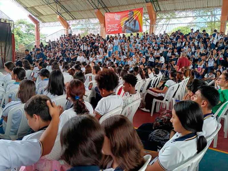 Más de 1.500 estudiantes de Villavicencio participaron en la presentación del programa Ciberpaz de MINTIC
