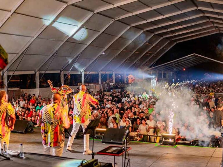 Por lo menos 250.000 personas asistieron a las noches de conciertos en el parque los fundadores