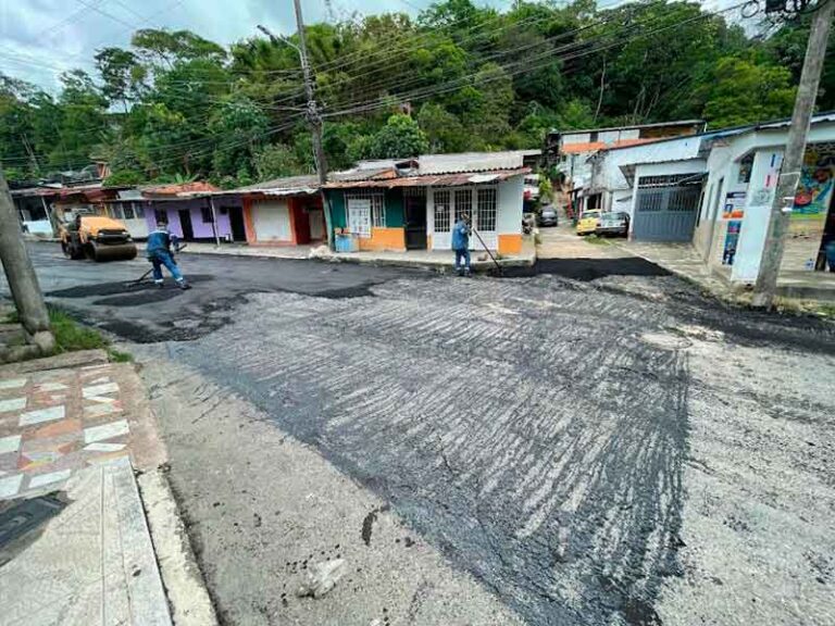 Recuperados 625 metros lineales de malla vial en el barrio playa rica
