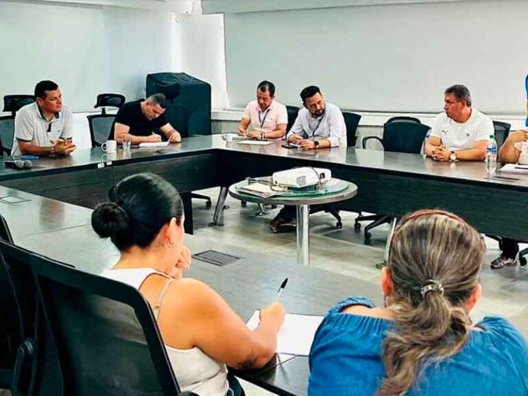Comunidad de llano lindo conoció detalles de la obra que mejorará la movilidad en el sector fundadores