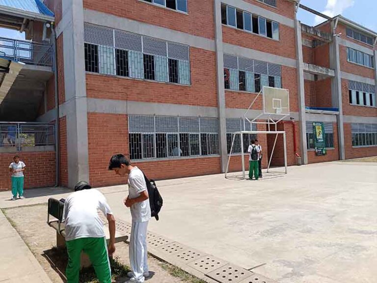 Alimentación, transporte, aseo y vigilancia escolar garantizados desde el inicio de clases en 2025
