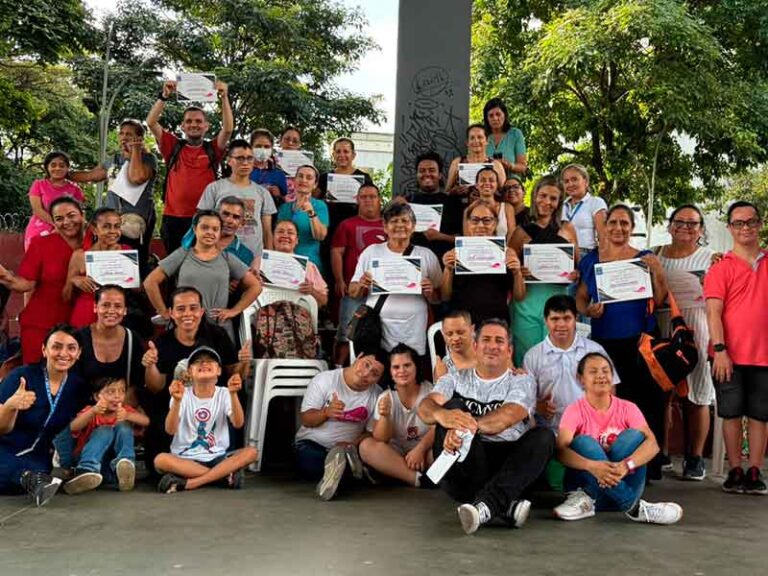 Gobierno municipal brinda apoyo integral a 75 cuidadores de personas en condición de discapacidad