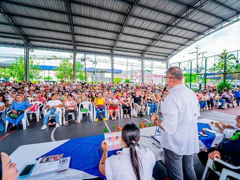 Más de 500 madres sustitutas, FAMi, comunitarias y transitadas recibieron kits alimentarios