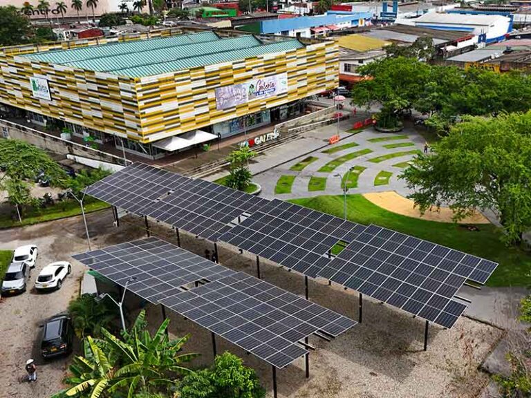 Galería 7 de agosto se convierte en la primera del país con sistema de energía solar