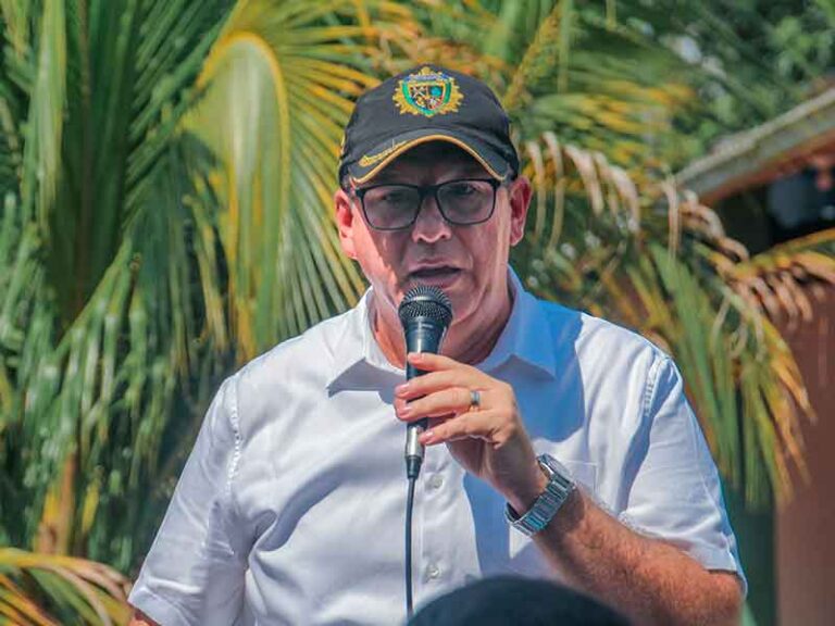Alcalde Alexander Baquero anuncia instalación de baños públicos en puntos estratégicos de la ciudad