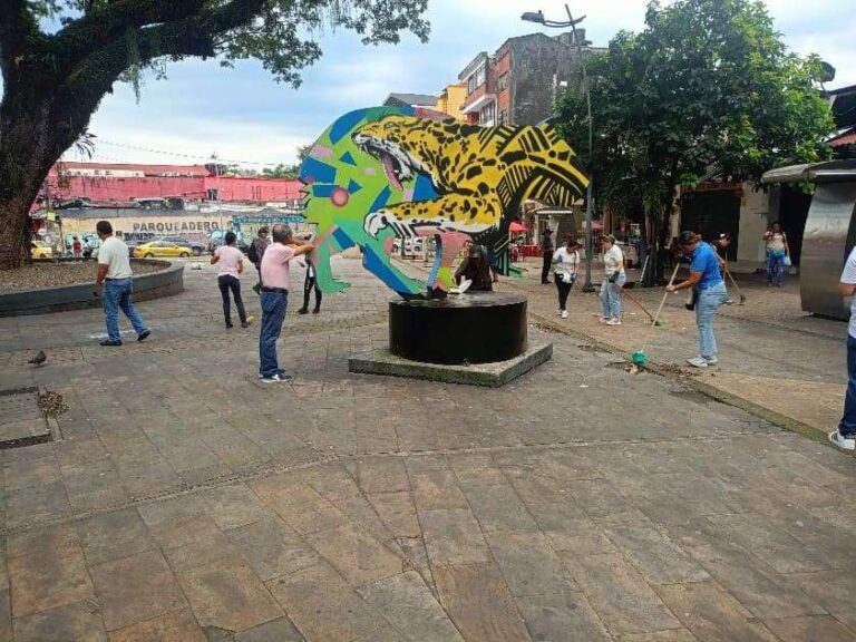 Comerciantes informales se vincularon a despejar y embellecer el centro de la ciudad