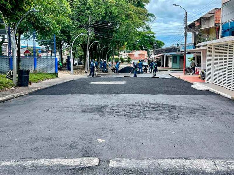 Cuadrillas de mantenimiento vial recuperaron 600 metros de calles deterioradas en el barrio jardín