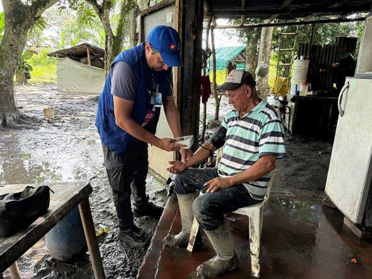ESE municipal llevó atención médica y apoyo psicosocial a familias damnificadas en Vegas del Guayuriba