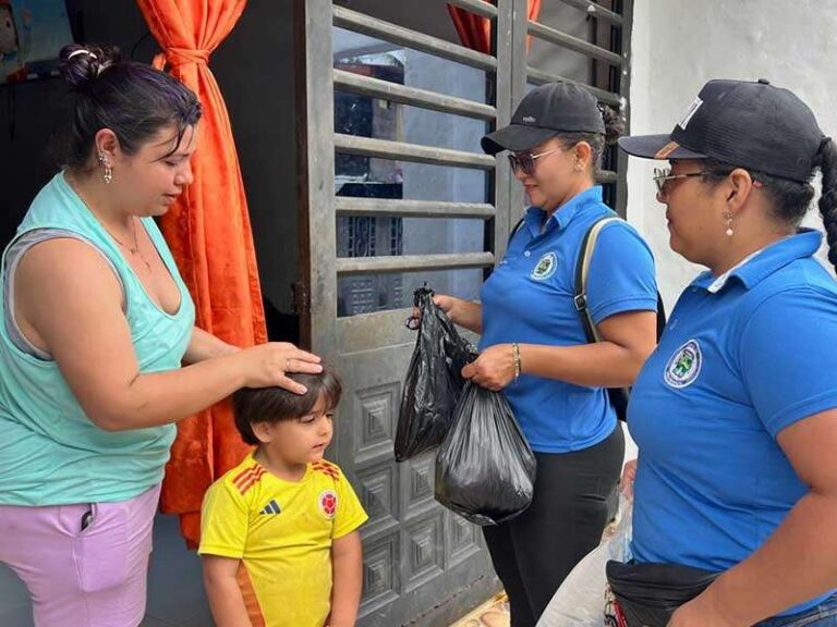 Administración municipal entregó ayudas a cerca de 150 familias de puente caído y primero de mayo