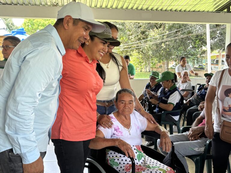 Gobernadora Rafaela Cortés le cumple a la vejez con la entrega de mejoramientos y granjas en Centros Vida de tres municipios