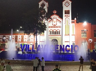 POR PRIMERA VEZ EN SU HISTORIA, MODERNIZADA E ILUMINADA TOTALMENTE LA PLAZOLETA LOS LIBERTADORES DE VILLAVICENCIO