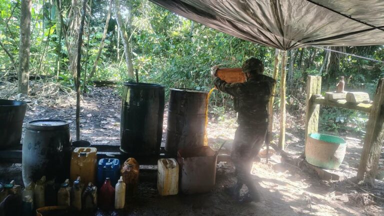 Ejército Nacional y Policía destruyen estructura para el procesamiento de pasta base de coca en Mapiripán, Meta